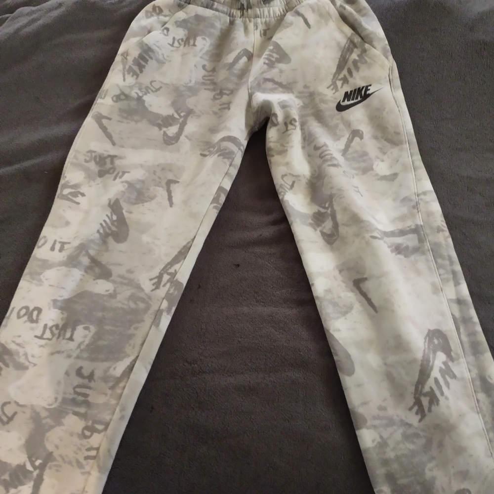 Boys NIKE sz lrg sweatpants